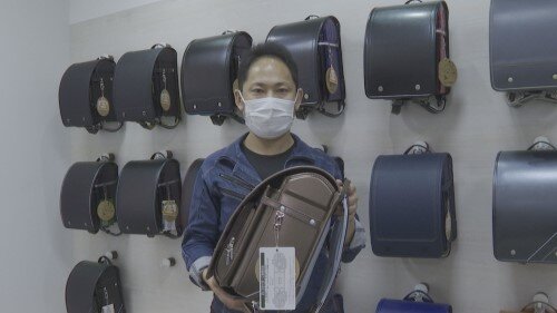 0514三栄鞄担当者-2 (500px).jpg