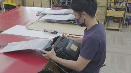 0514三栄鞄組み立て (500px).jpg